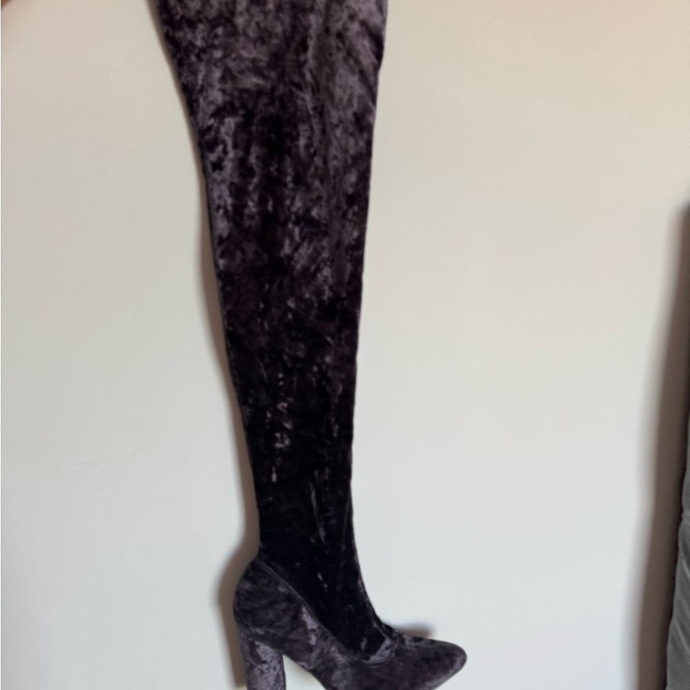 Elegant Black Velvet Women's Boots